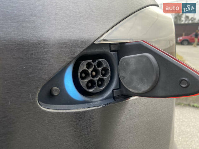 Черный Тесла Модель С, объемом двигателя 0 л и пробегом 290 тыс. км за 14999 $, фото 52 на Automoto.ua