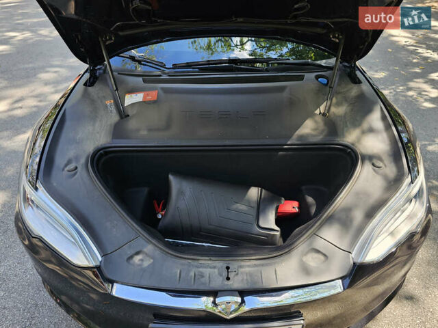 Чорний Тесла Модель С, об'ємом двигуна 0 л та пробігом 120 тис. км за 18900 $, фото 134 на Automoto.ua