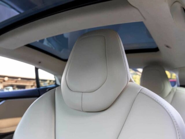 Черный Тесла Модель С, объемом двигателя 0 л и пробегом 66 тыс. км за 9800 $, фото 9 на Automoto.ua