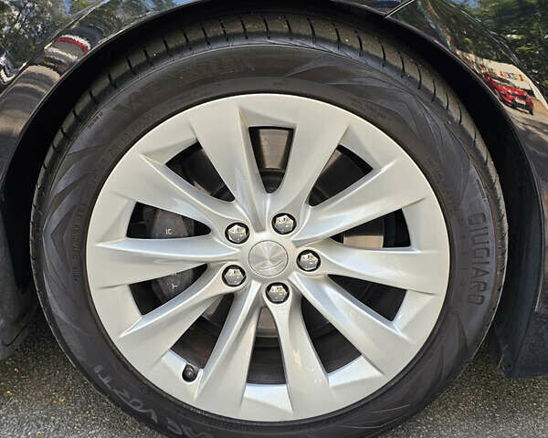 Чорний Тесла Модель С, об'ємом двигуна 0 л та пробігом 120 тис. км за 18900 $, фото 92 на Automoto.ua