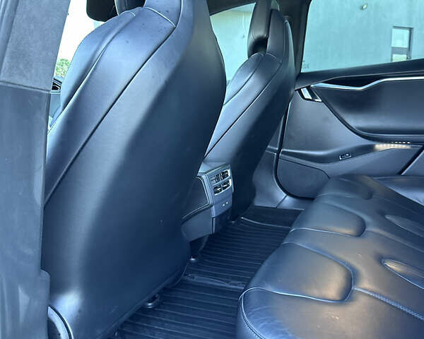 Черный Тесла Модель С, объемом двигателя 0 л и пробегом 150 тыс. км за 23333 $, фото 12 на Automoto.ua