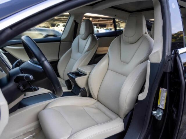 Черный Тесла Модель С, объемом двигателя 0 л и пробегом 66 тыс. км за 9800 $, фото 6 на Automoto.ua