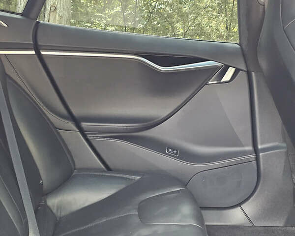 Чорний Тесла Модель С, об'ємом двигуна 0 л та пробігом 120 тис. км за 18900 $, фото 106 на Automoto.ua