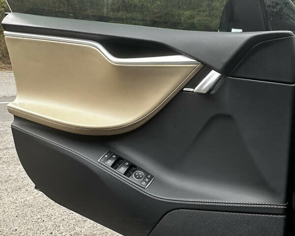 Черный Тесла Модель С, объемом двигателя 0 л и пробегом 117 тыс. км за 25000 $, фото 10 на Automoto.ua