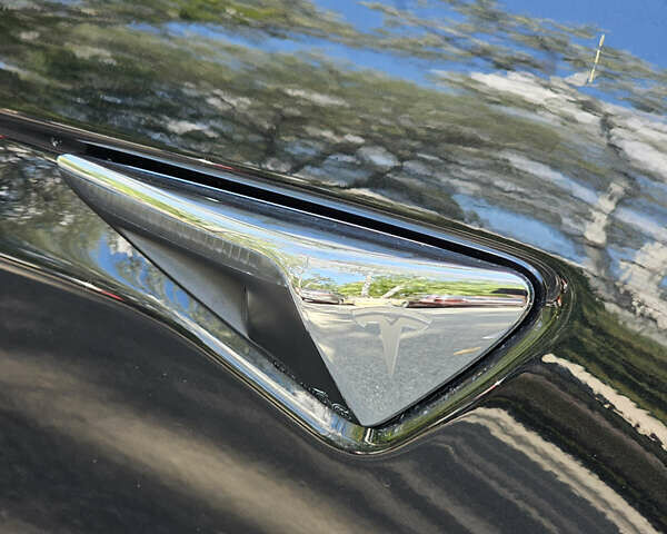 Чорний Тесла Модель С, об'ємом двигуна 0 л та пробігом 120 тис. км за 18900 $, фото 91 на Automoto.ua