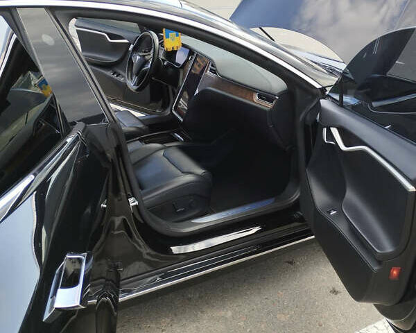 Черный Тесла Модель С, объемом двигателя 0 л и пробегом 56 тыс. км за 17500 $, фото 5 на Automoto.ua