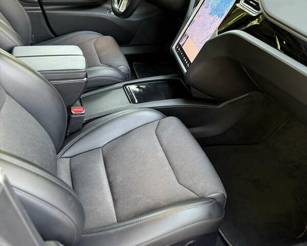 Черный Тесла Модель С, объемом двигателя 0 л и пробегом 219 тыс. км за 16950 $, фото 5 на Automoto.ua