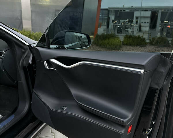 Черный Тесла Модель С, объемом двигателя 0 л и пробегом 248 тыс. км за 16000 $, фото 23 на Automoto.ua