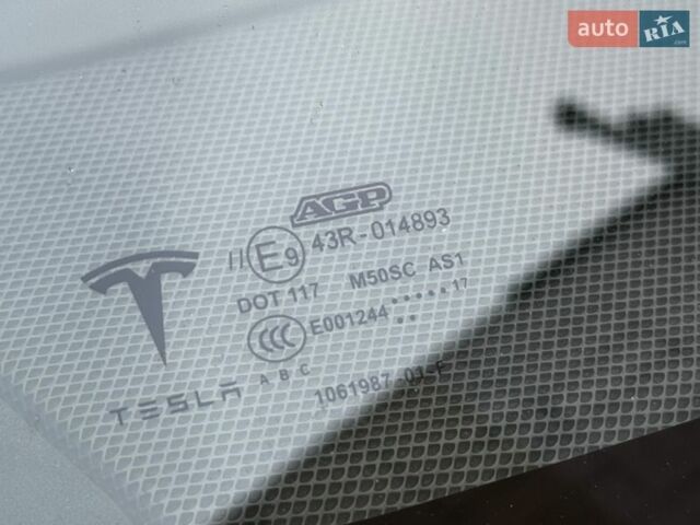 Чорний Тесла Модель С, об'ємом двигуна 0 л та пробігом 124 тис. км за 18000 $, фото 23 на Automoto.ua