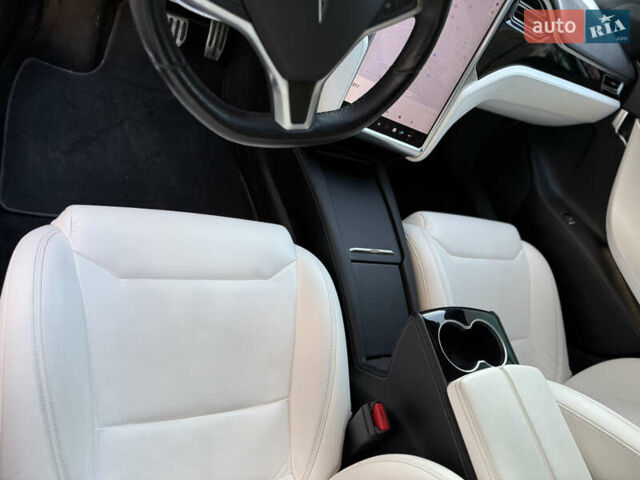 Чорний Тесла Модель С, об'ємом двигуна 0 л та пробігом 60 тис. км за 23000 $, фото 10 на Automoto.ua