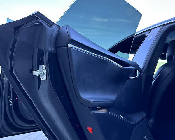 Черный Тесла Модель С, объемом двигателя 0 л и пробегом 150 тыс. км за 23333 $, фото 9 на Automoto.ua