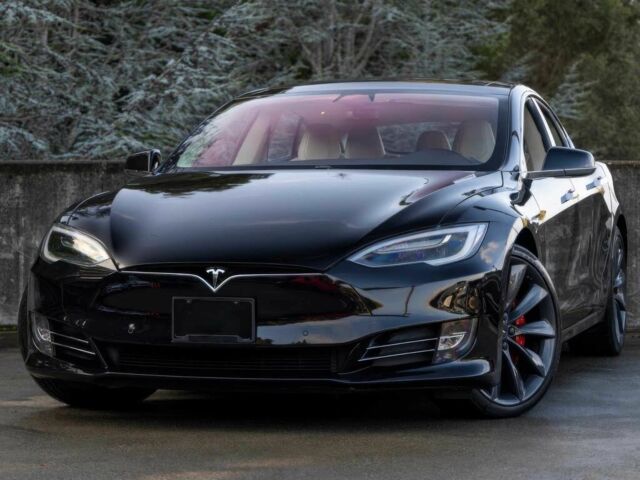 Черный Тесла Модель С, объемом двигателя 0 л и пробегом 66 тыс. км за 9800 $, фото 1 на Automoto.ua