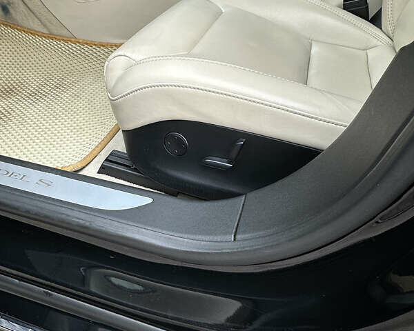 Чорний Тесла Модель С, об'ємом двигуна 0 л та пробігом 117 тис. км за 23000 $, фото 25 на Automoto.ua