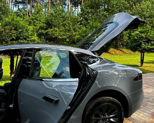 Черный Тесла Модель С, объемом двигателя 0 л и пробегом 120 тыс. км за 23000 $, фото 6 на Automoto.ua