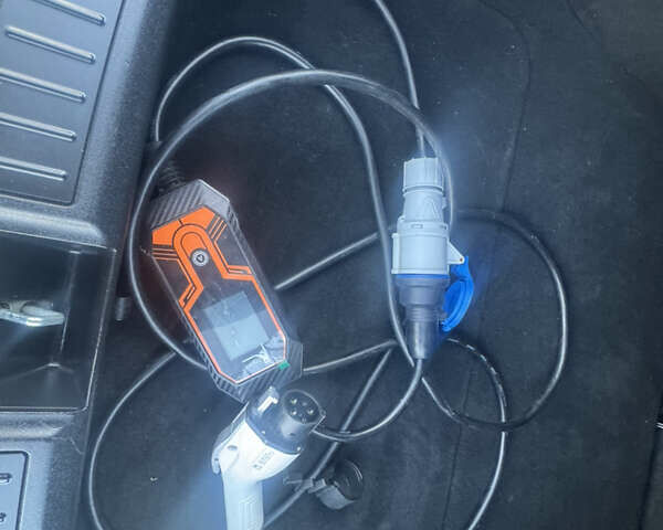 Черный Тесла Модель С, объемом двигателя 0 л и пробегом 136 тыс. км за 18650 $, фото 87 на Automoto.ua