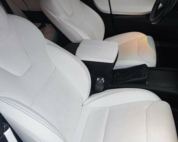 Черный Тесла Модель С, объемом двигателя 0 л и пробегом 48 тыс. км за 31500 $, фото 6 на Automoto.ua