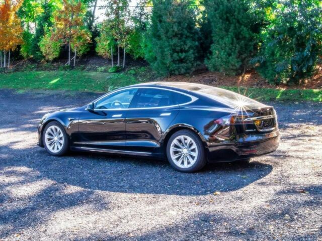 Черный Тесла Модель С, объемом двигателя 0 л и пробегом 41 тыс. км за 16700 $, фото 4 на Automoto.ua