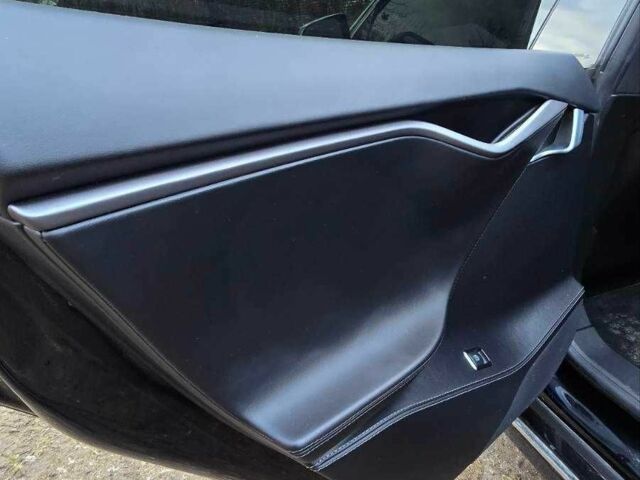 Черный Тесла Модель С, объемом двигателя 0 л и пробегом 123 тыс. км за 21500 $, фото 12 на Automoto.ua