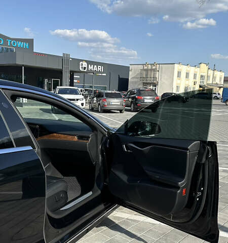 Черный Тесла Модель С, объемом двигателя 0 л и пробегом 59 тыс. км за 30000 $, фото 1 на Automoto.ua
