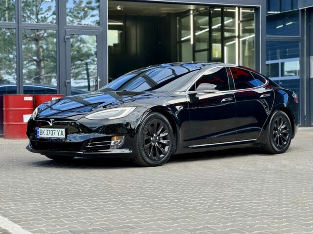 Черный Тесла Модель С, объемом двигателя 0 л и пробегом 65 тыс. км за 24900 $, фото 1 на Automoto.ua