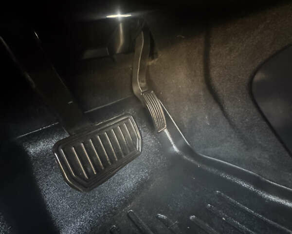 Черный Тесла Модель С, объемом двигателя 0 л и пробегом 136 тыс. км за 18650 $, фото 44 на Automoto.ua