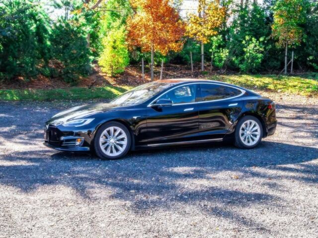 Черный Тесла Модель С, объемом двигателя 0 л и пробегом 41 тыс. км за 16700 $, фото 2 на Automoto.ua