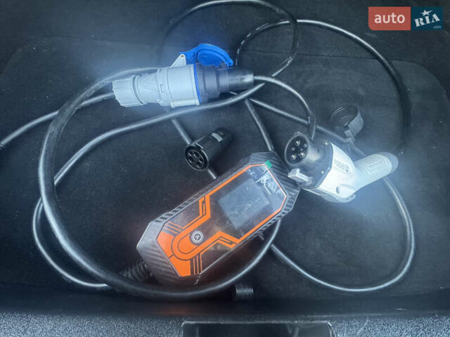 Черный Тесла Модель С, объемом двигателя 0 л и пробегом 136 тыс. км за 18650 $, фото 66 на Automoto.ua