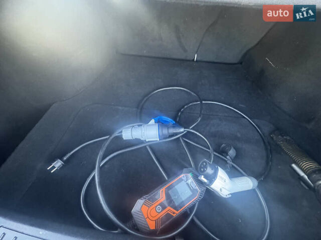 Черный Тесла Модель С, объемом двигателя 0 л и пробегом 136 тыс. км за 18650 $, фото 86 на Automoto.ua