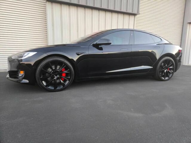 Черный Тесла Модель С, объемом двигателя 0 л и пробегом 44 тыс. км за 13200 $, фото 2 на Automoto.ua