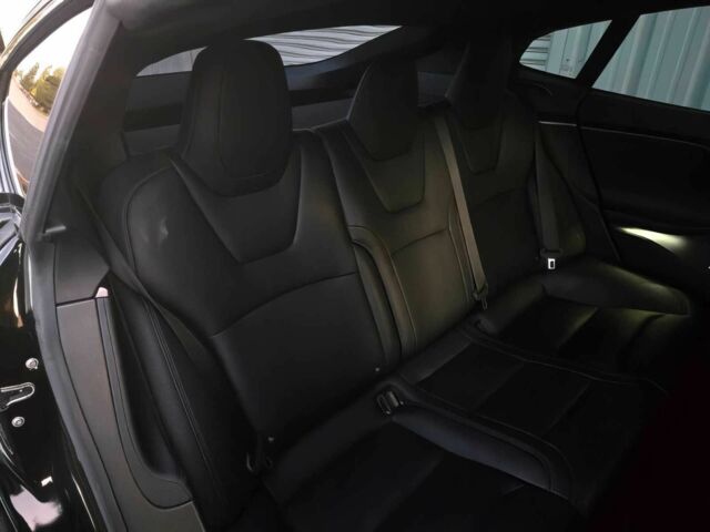 Черный Тесла Модель С, объемом двигателя 0 л и пробегом 44 тыс. км за 13200 $, фото 11 на Automoto.ua