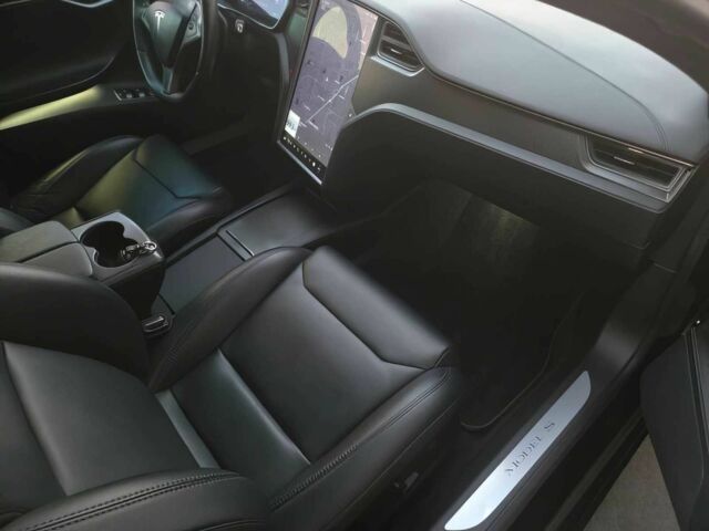 Черный Тесла Модель С, объемом двигателя 0 л и пробегом 44 тыс. км за 13200 $, фото 8 на Automoto.ua