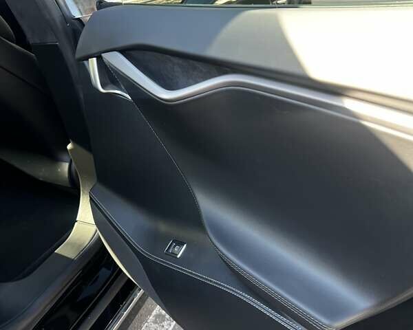 Черный Тесла Модель С, объемом двигателя 0 л и пробегом 118 тыс. км за 25700 $, фото 19 на Automoto.ua