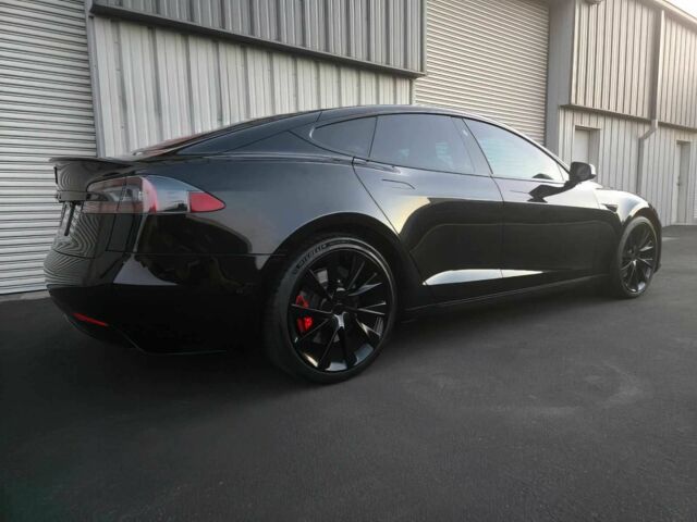 Черный Тесла Модель С, объемом двигателя 0 л и пробегом 44 тыс. км за 13200 $, фото 6 на Automoto.ua