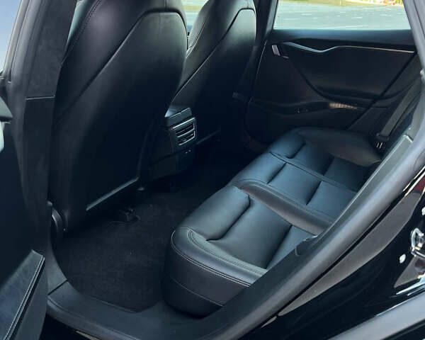 Черный Тесла Модель С, объемом двигателя 0 л и пробегом 121 тыс. км за 29500 $, фото 21 на Automoto.ua