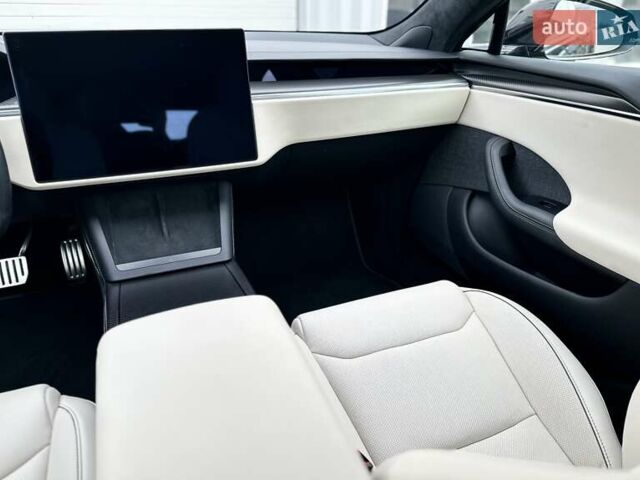 Черный Тесла Модель С, объемом двигателя 0 л и пробегом 42 тыс. км за 65555 $, фото 24 на Automoto.ua