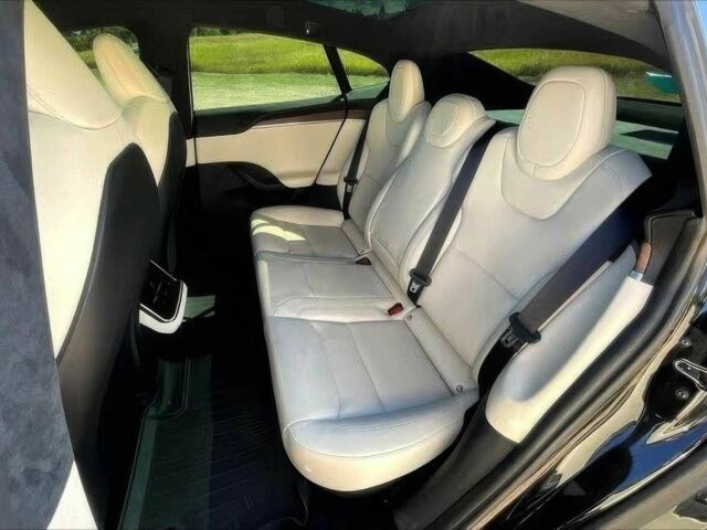 Черный Тесла Модель С, объемом двигателя 0 л и пробегом 16 тыс. км за 18500 $, фото 9 на Automoto.ua