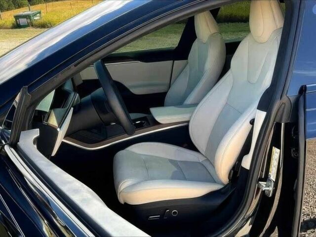 Черный Тесла Модель С, объемом двигателя 0 л и пробегом 16 тыс. км за 18500 $, фото 7 на Automoto.ua