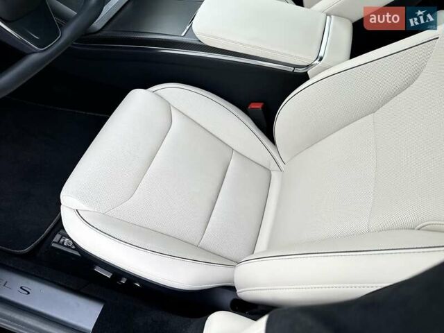 Черный Тесла Модель С, объемом двигателя 0 л и пробегом 42 тыс. км за 65555 $, фото 15 на Automoto.ua