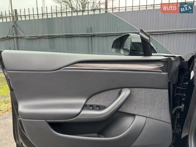 Черный Тесла Модель С, объемом двигателя 0 л и пробегом 29 тыс. км за 32900 $, фото 9 на Automoto.ua