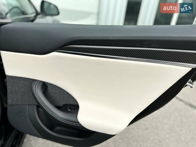 Черный Тесла Модель С, объемом двигателя 0 л и пробегом 42 тыс. км за 65555 $, фото 35 на Automoto.ua