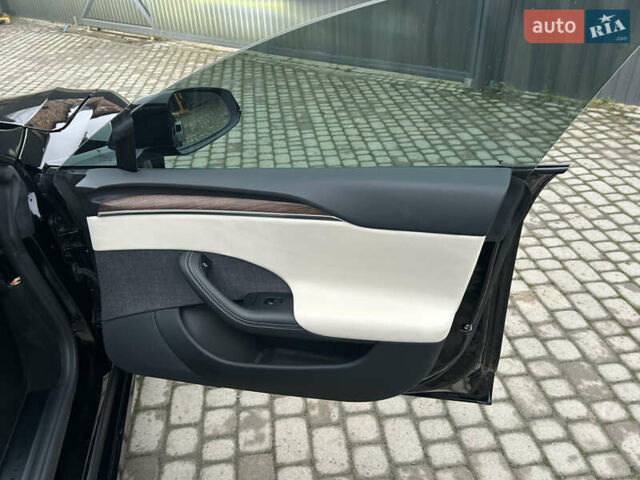 Черный Тесла Модель С, объемом двигателя 0 л и пробегом 77 тыс. км за 31500 $, фото 16 на Automoto.ua