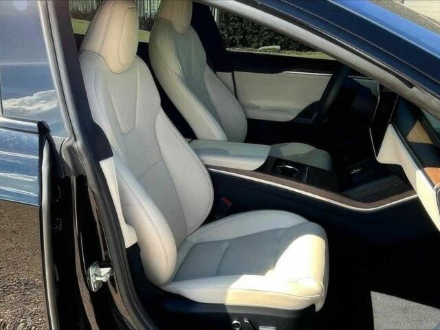 Черный Тесла Модель С, объемом двигателя 0 л и пробегом 16 тыс. км за 18500 $, фото 6 на Automoto.ua