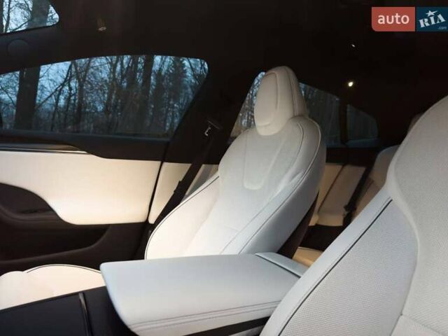 Черный Тесла Модель С, объемом двигателя 0 л и пробегом 32 тыс. км за 44000 $, фото 10 на Automoto.ua