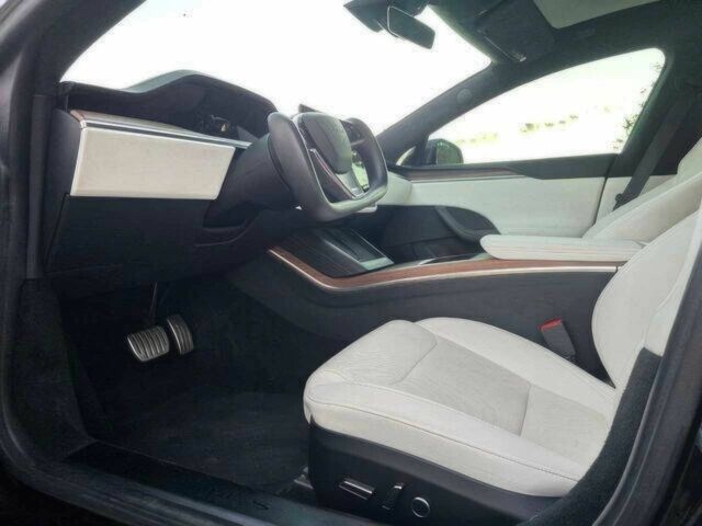 Черный Тесла Модель С, объемом двигателя 0 л и пробегом 18 тыс. км за 23900 $, фото 6 на Automoto.ua