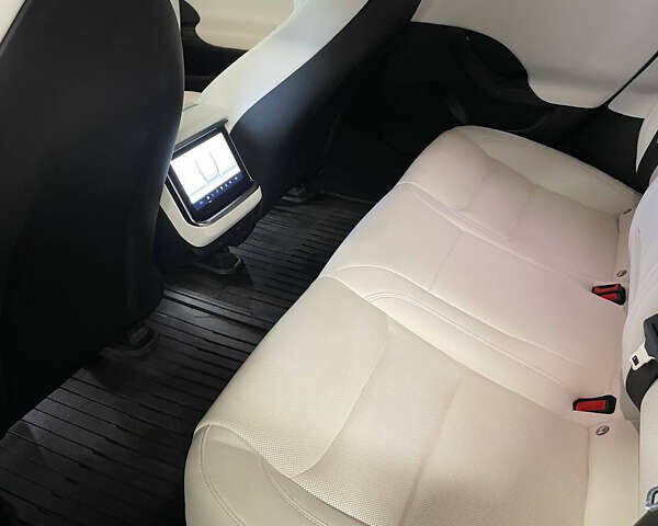 Черный Тесла Модель С, объемом двигателя 0 л и пробегом 50 тыс. км за 35999 $, фото 10 на Automoto.ua