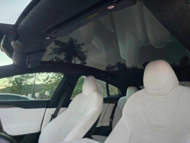 Черный Тесла Модель С, объемом двигателя 0 л и пробегом 18 тыс. км за 23900 $, фото 8 на Automoto.ua