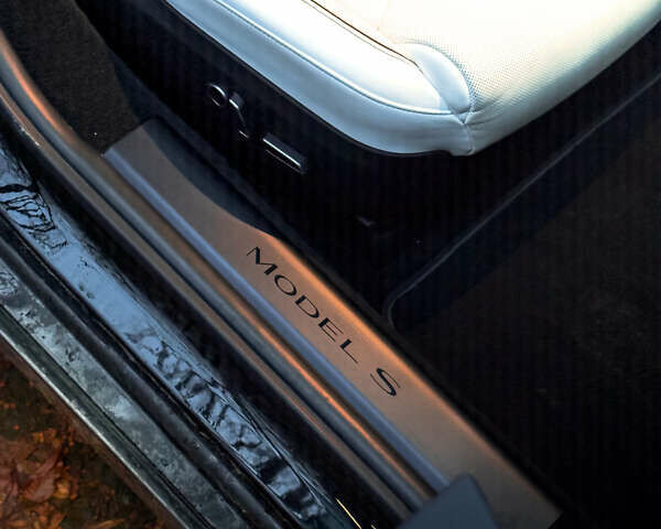 Черный Тесла Модель С, объемом двигателя 0 л и пробегом 32 тыс. км за 44000 $, фото 11 на Automoto.ua