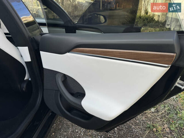 Черный Тесла Модель С, объемом двигателя 0 л и пробегом 55 тыс. км за 36500 $, фото 11 на Automoto.ua