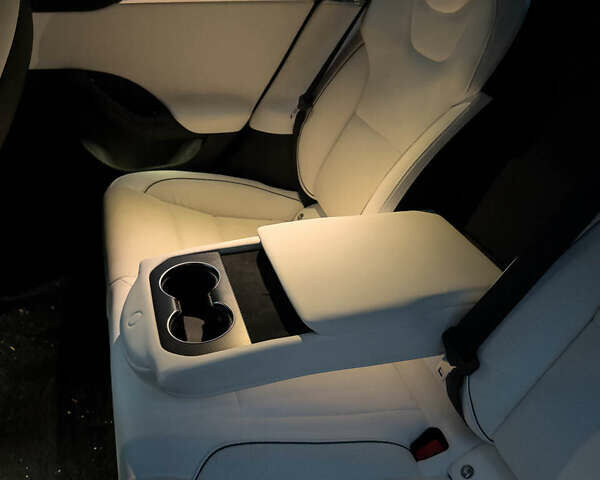 Черный Тесла Модель С, объемом двигателя 0 л и пробегом 32 тыс. км за 44000 $, фото 17 на Automoto.ua