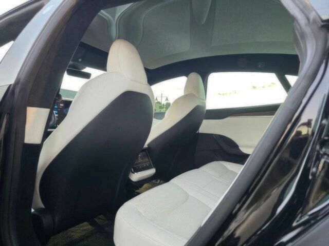 Черный Тесла Модель С, объемом двигателя 0 л и пробегом 18 тыс. км за 23900 $, фото 9 на Automoto.ua